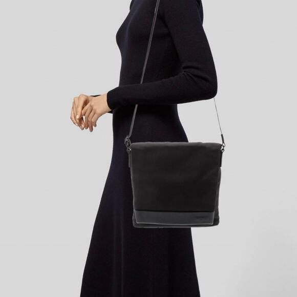 TUMI Messenger Bag Ballistic Nylon Full-Grain Leather Trim Style 4367 - Picture 2 of 16